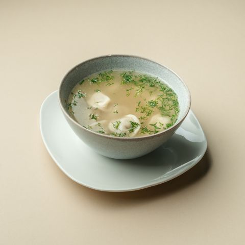 Пельмени с бульоном