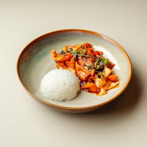 Кальмары жареные с овощами